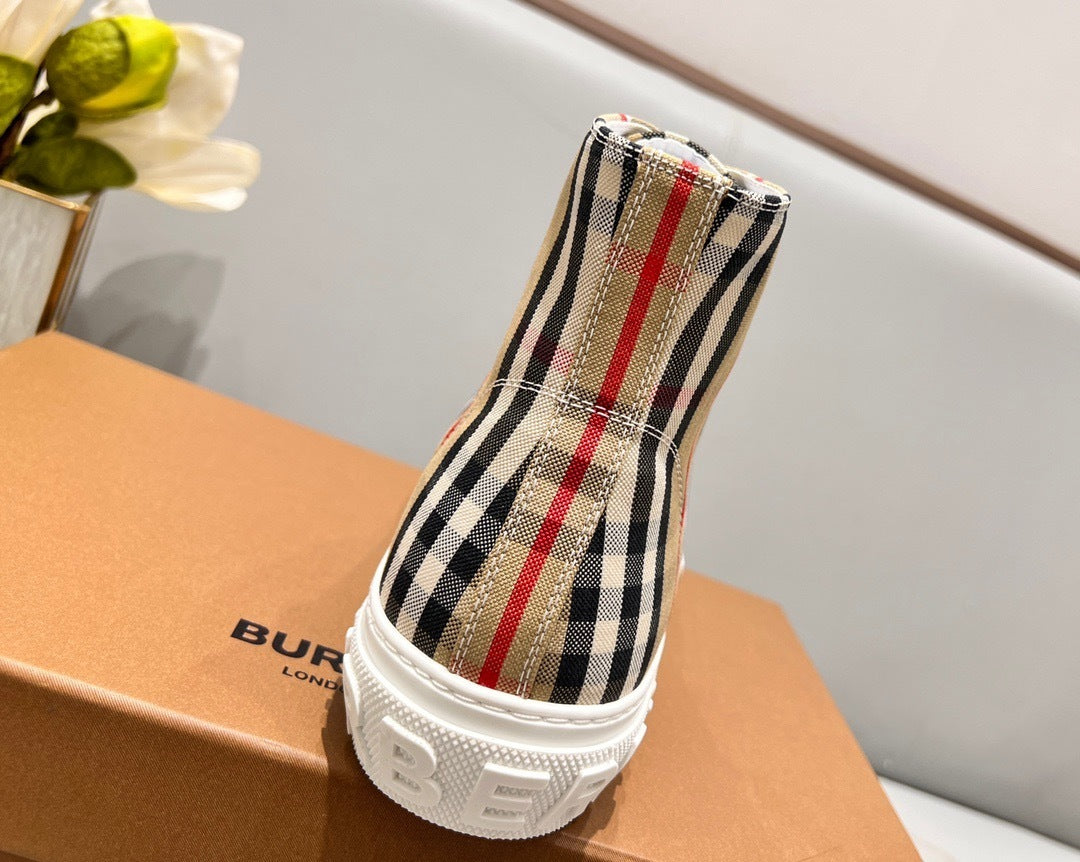 BURBERRY CHUCKS HIGH CLASSY