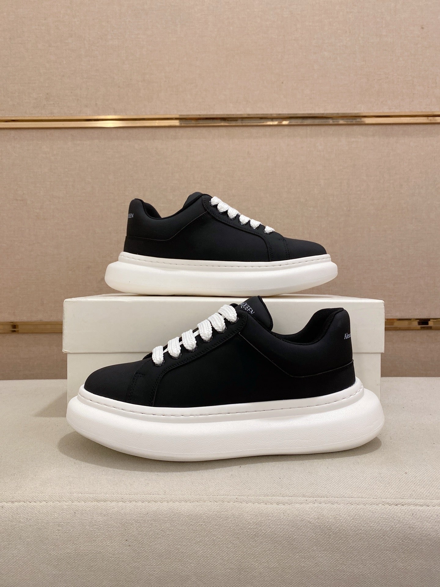 A MC QUEEN CLEAN SNEAKER