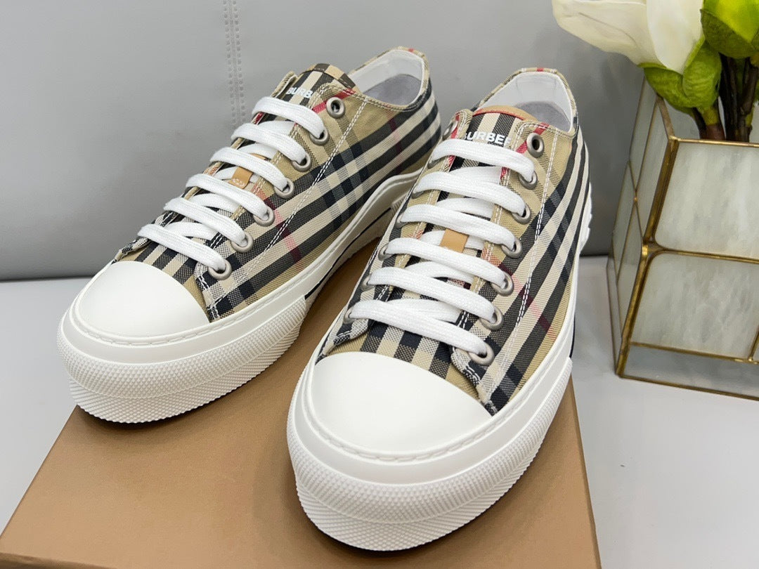 BURBERRY CHUCKS LOW