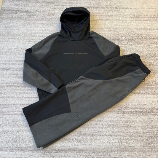 NIKE TRACKI TECH NEW