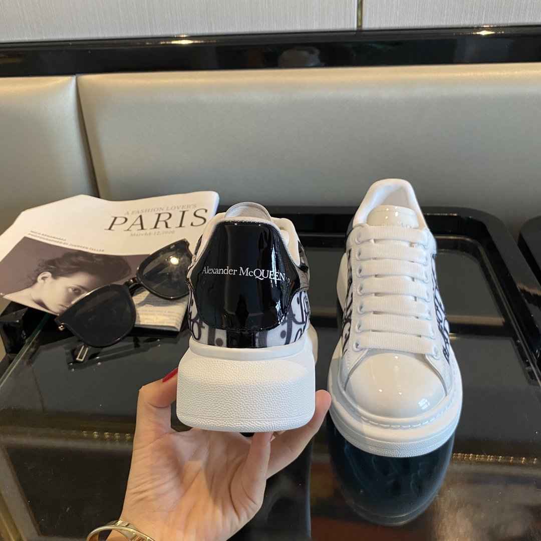 A MC QUEEN X DIOR SNEAKER