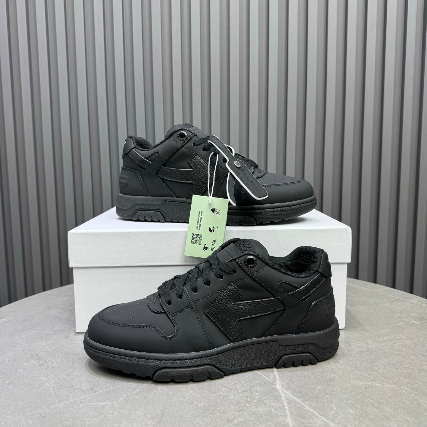 OFF WHITE STRAIGHT SNEAKER