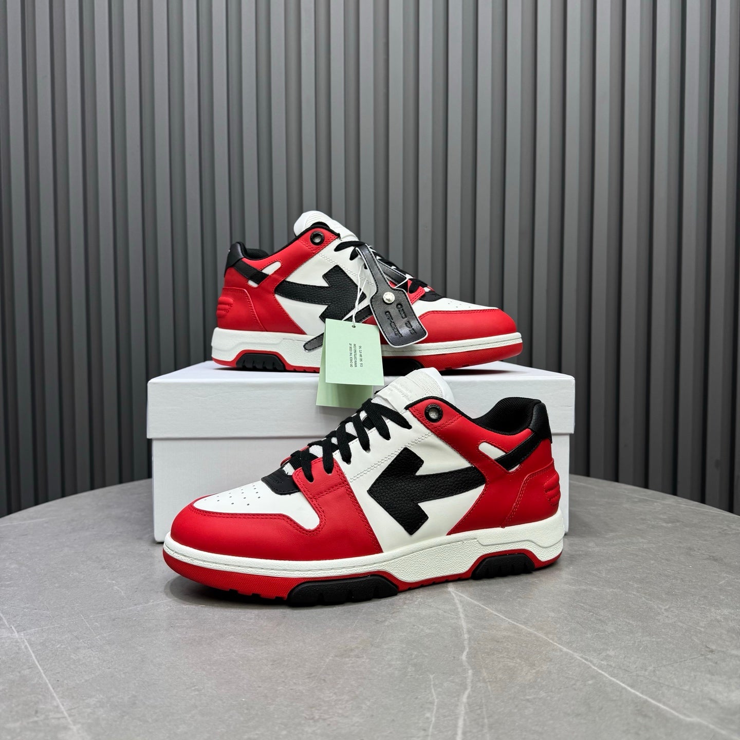 OFF WHITE STRAIGHT SNEAKER