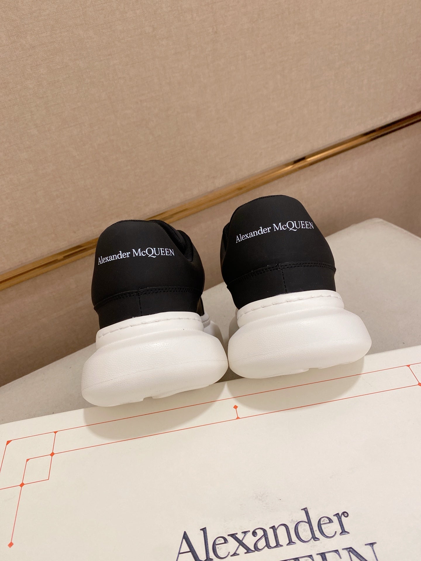 A MC QUEEN CLEAN SNEAKER