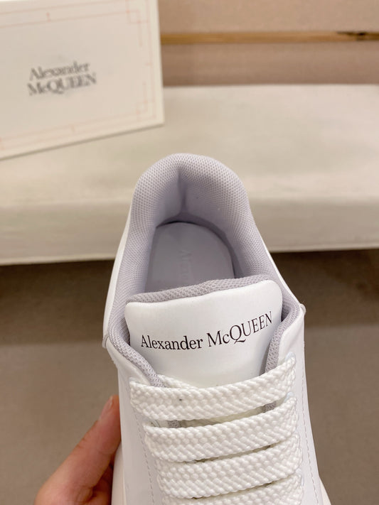 A MC QUEEN CLEAN SNEAKER