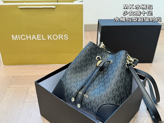 MICHAEL KORS BAGGY BAG