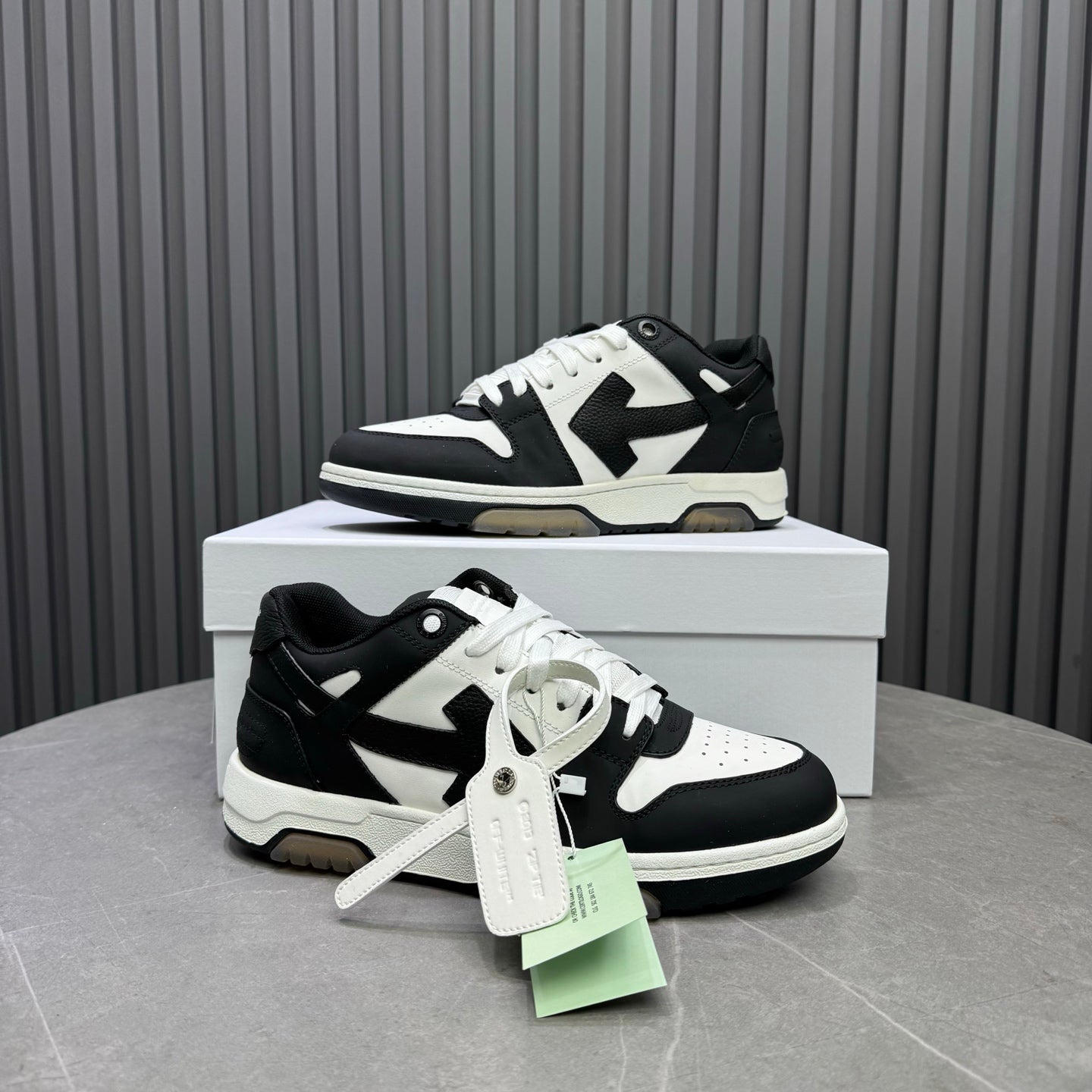 OFF WHITE STRAIGHT SNEAKER