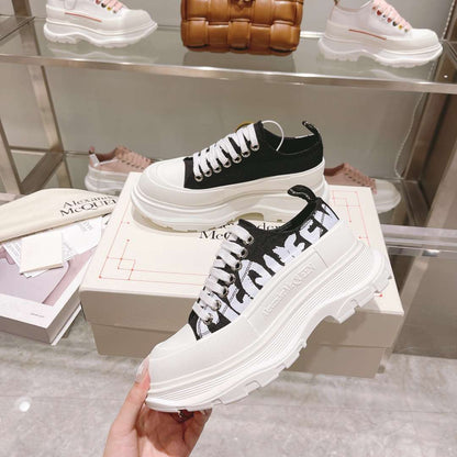 A MC QUEEN STRADA SNEAKER