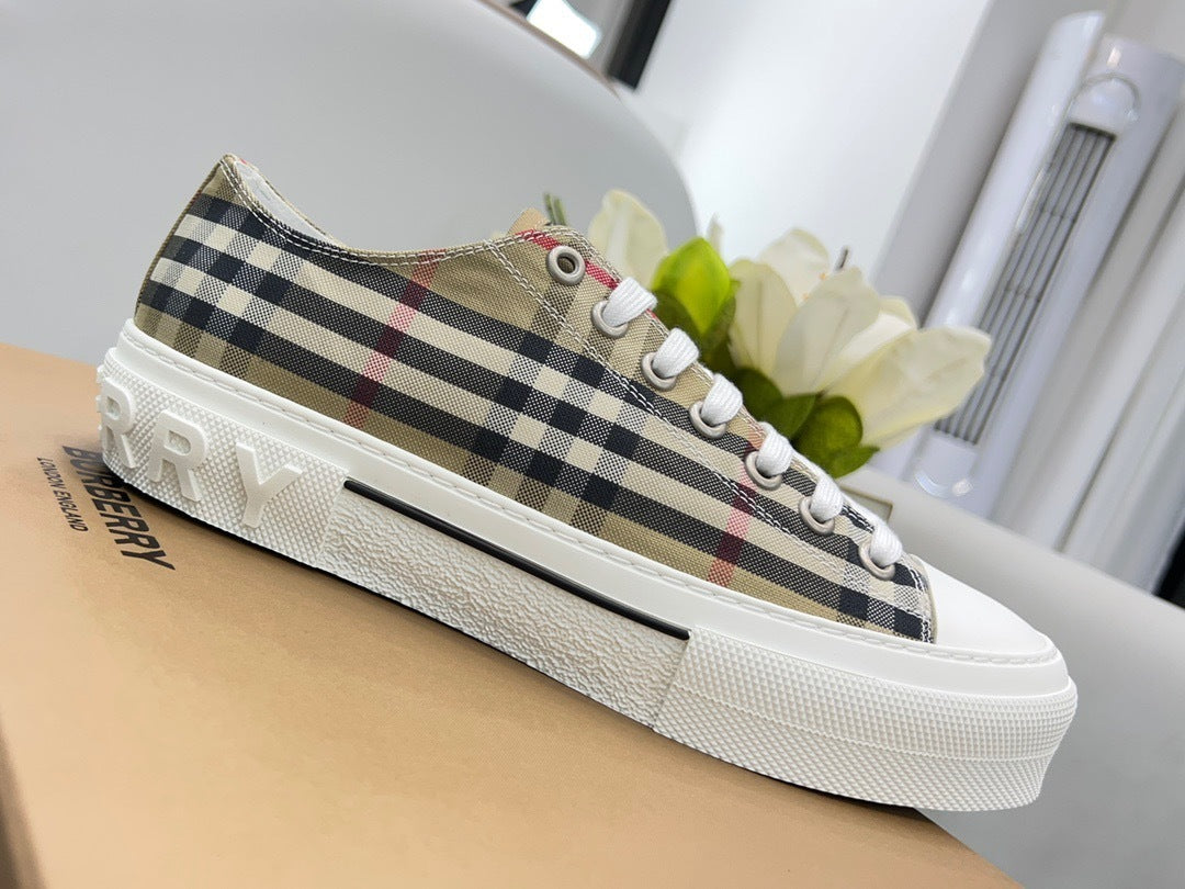 BURBERRY CHUCKS LOW