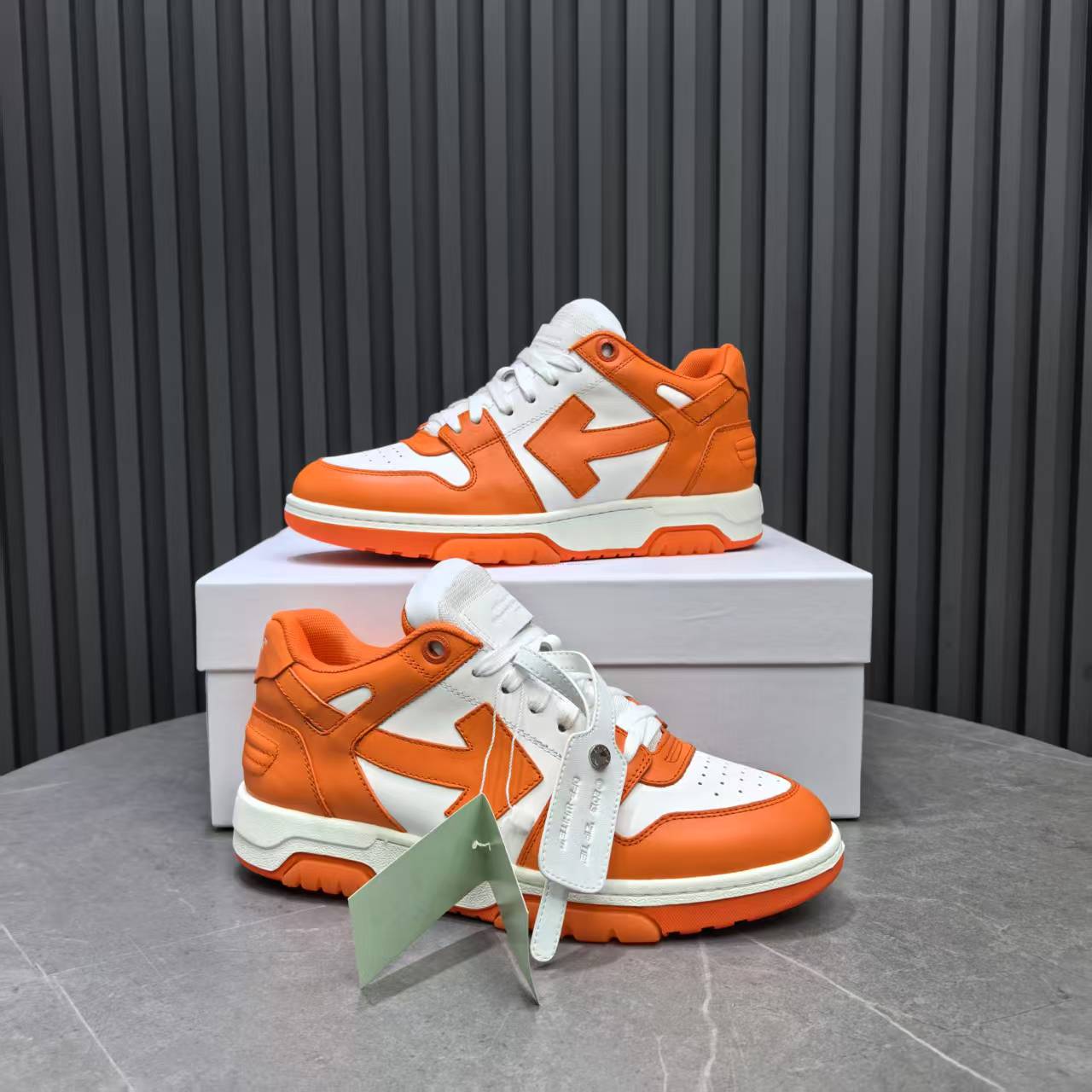 OFF WHITE STRAIGHT SNEAKER