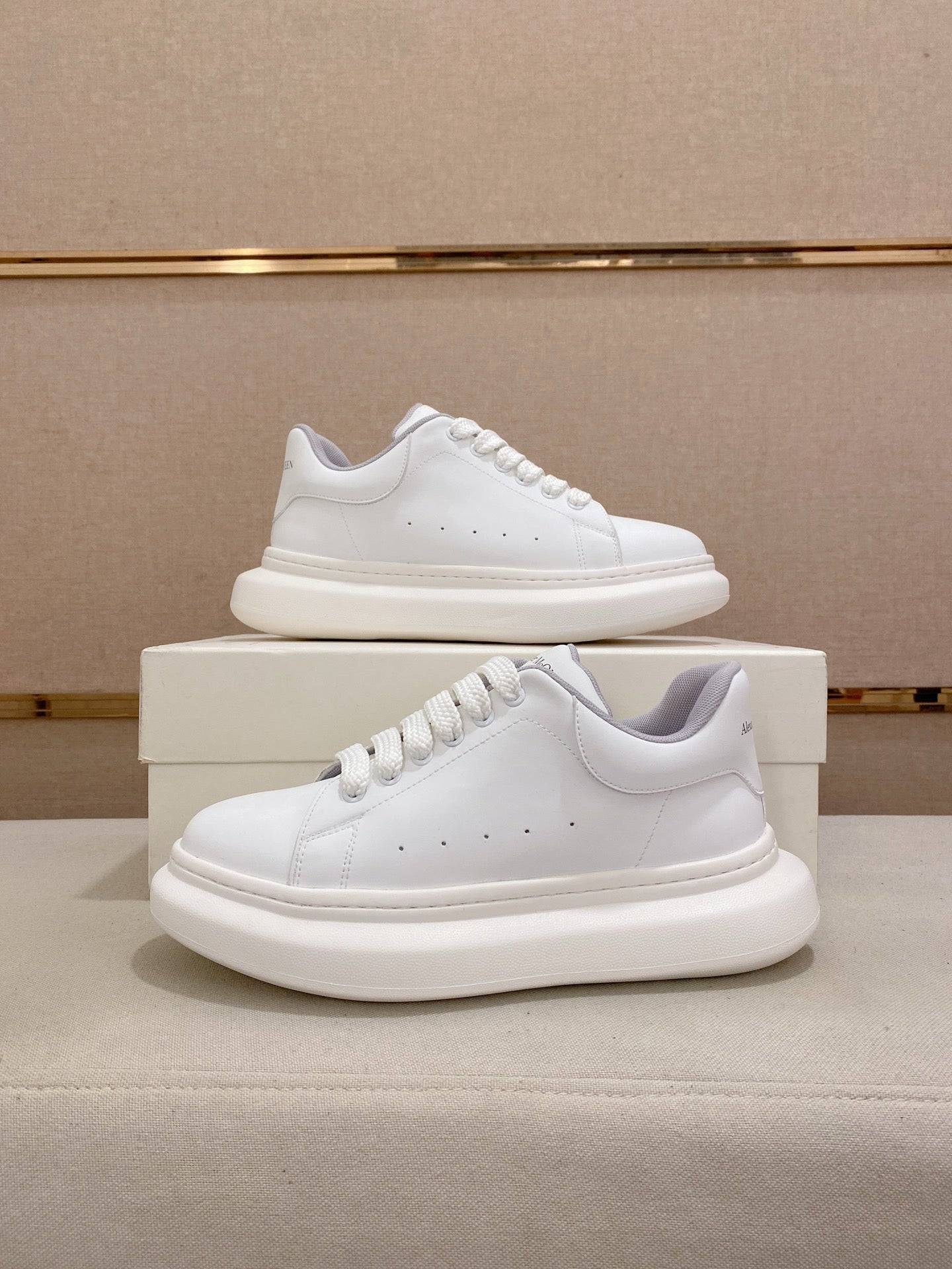 A MC QUEEN CLEAN SNEAKER